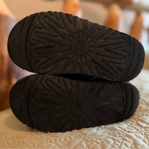 UGG Girl’s Black “Cardy” Sweater Knit Button Boots, Toddler Size 10 - Picture 7 of 8